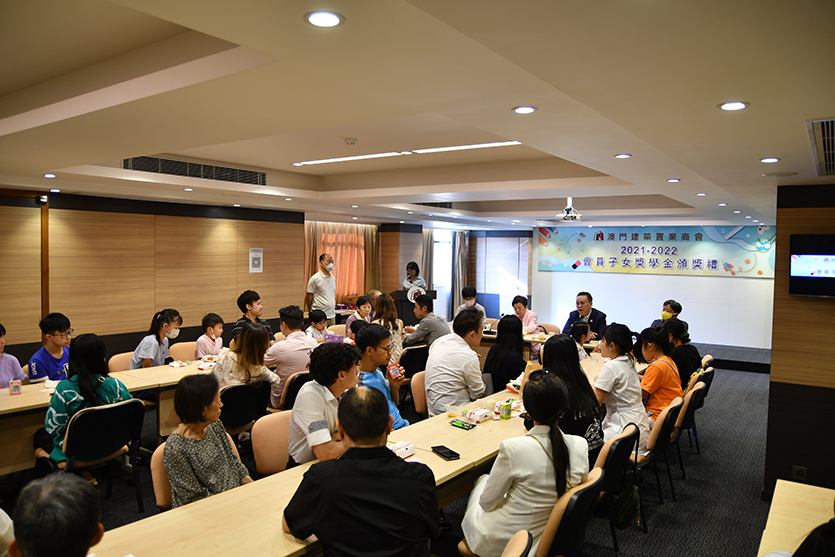 091667967420695600.jpg S. 8.30_獎學金頒獎禮2.現場氣氛熱鬧.jpg